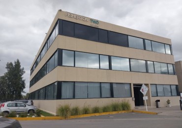 VENTA OFICINAS / ESTUDIO 8 UNIDADES EN SHOPPING PLAZA FISHERTON LIMITE ENTRE FUNES Y ROSARIO