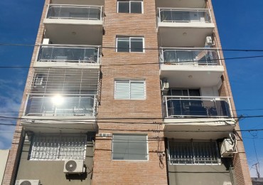 Semipiso al frente con Balcon cerrado al contrafrente excelente estado ventilacion cruzada