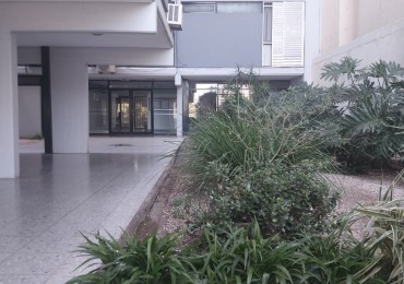 Departamento amplio al contrafrente 2 dormitorios con placares zona Parque España 